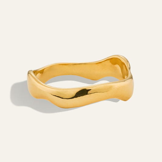 Classic Wavy Metallic Ring